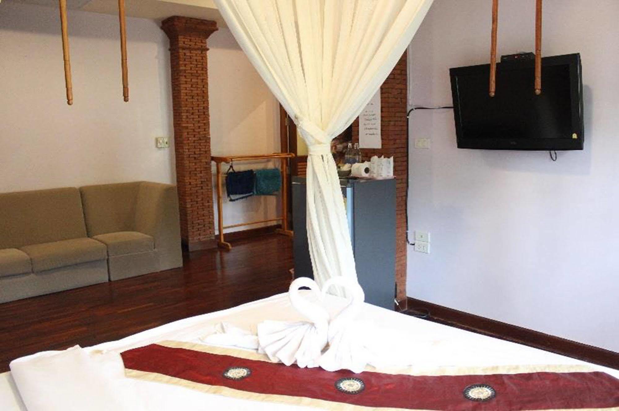 Boom Boom Beach Resort Laem Sing Chanthaburi Exteriör bild
