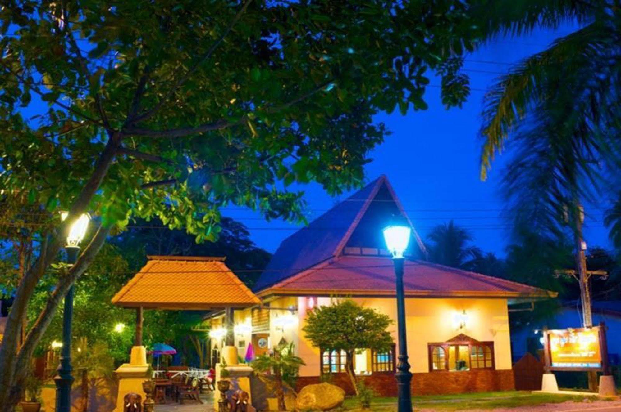Boom Boom Beach Resort Laem Sing Chanthaburi Exteriör bild